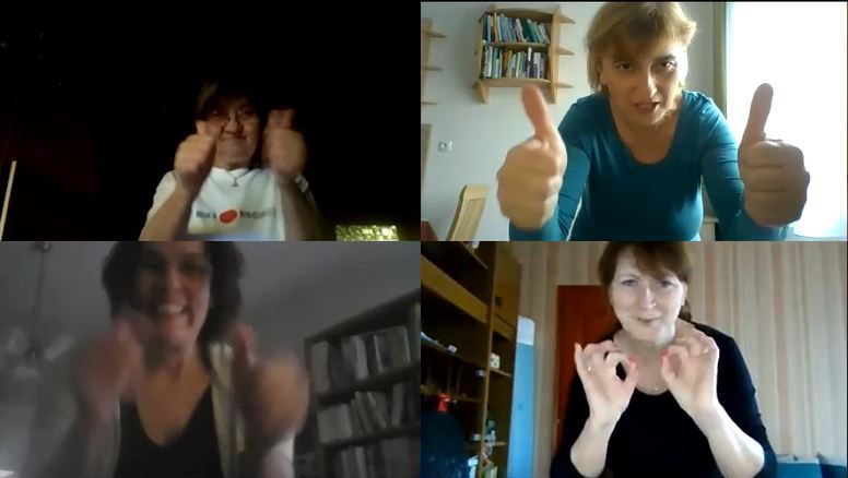 4 képernyőképen  4 nő oké jelet mutat